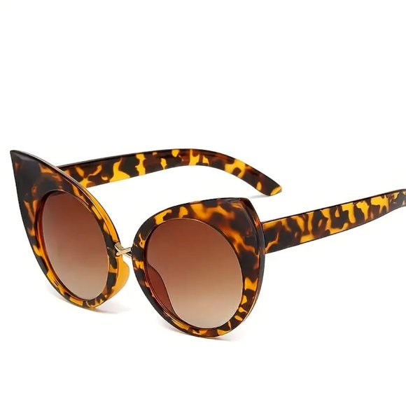 Y2k Oversized Vintage Oversized Cat Eye Style • Tortoiseshell Sunglasses - Picture 3 of 3